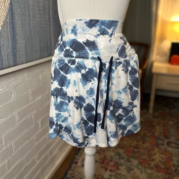 NWT Old Navy Blue Tie-Dye Fold Over Waist Shorts - Picture 6 of 11
